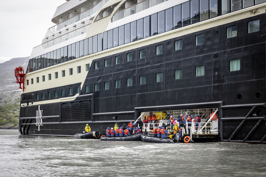 Alaska_Icy_Bay_MS_Roald_Amundsen_HX_48590_Foto_Oscar_Farrera